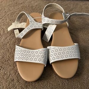 Old Navy White Sandals big kid size 4
